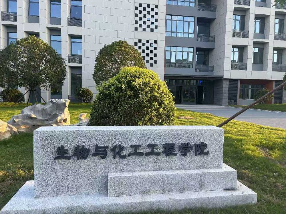 尖山区扬州职业大学体育场高杆灯项目